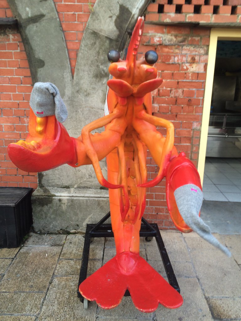 manbitesdogb2b's tweet photo. Who gives out presents to lobsters on Christmas Day?
Santa Claws!
#manbitessocks #badumtssh https://t.co/ESCMZbIe5a