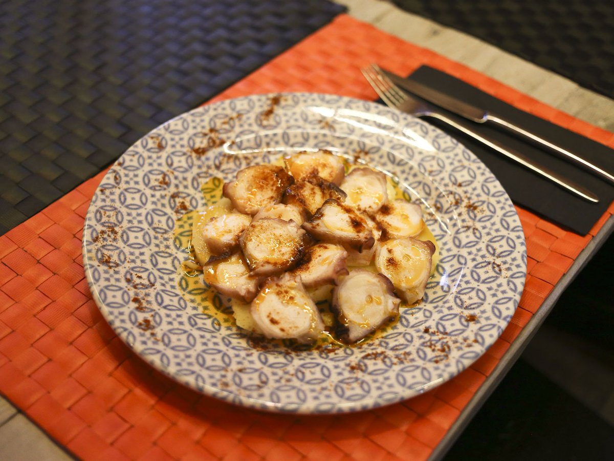 PinchosElcano's tweet photo. NUESTRO PLATO RECOMENDADO PARA HOY:
"PULPO A LA GALLEGA CON CACHELOS"
https://t.co/mIjGwGFdUb https://t.co/tTg5wCTRr7