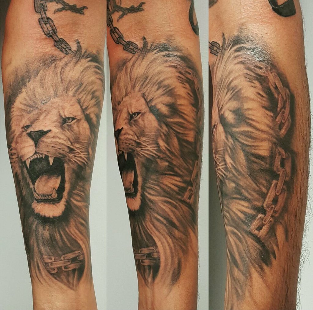 InkTherapist's tweet photo. Good morning! Check out this lion I did yesterday &amp; tell me what you think!! https://t.co/tzvi2BvIFf