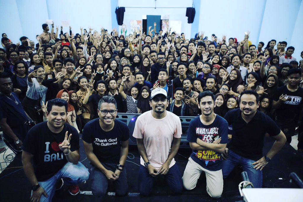 GlennFredly's tweet photo. Musik Klinik di SMKN 12 Surabaya (Jurusan seni &amp; multimedia ) ..Pak @aniesbaswedan berkunjunglah ke sekolah ini https://t.co/SgpuWPhJ9E
