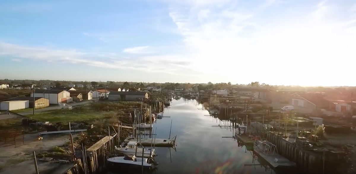 rod_mighty's tweet photo. Les paysages superbes du Bassin d'Arcachon et Gujan filmés par des drones #arcachon #drone https://t.co/kuTV6GFzj6 https://t.co/ZBfpx1KZ05