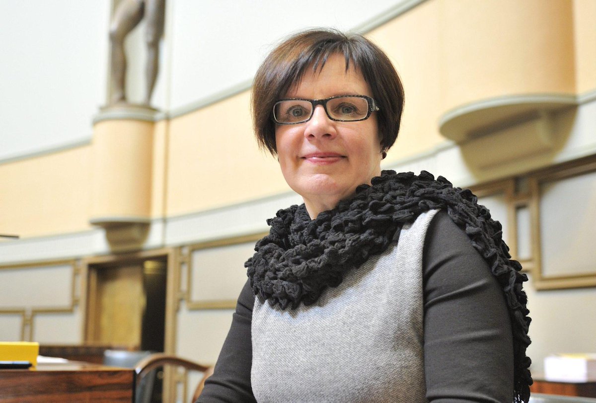 Lasikatto murtui – Maija-Leena Paavolasta eduskunnan historian ensimmäinen naispuolinen pääs hs.fi/politiikka/a14…