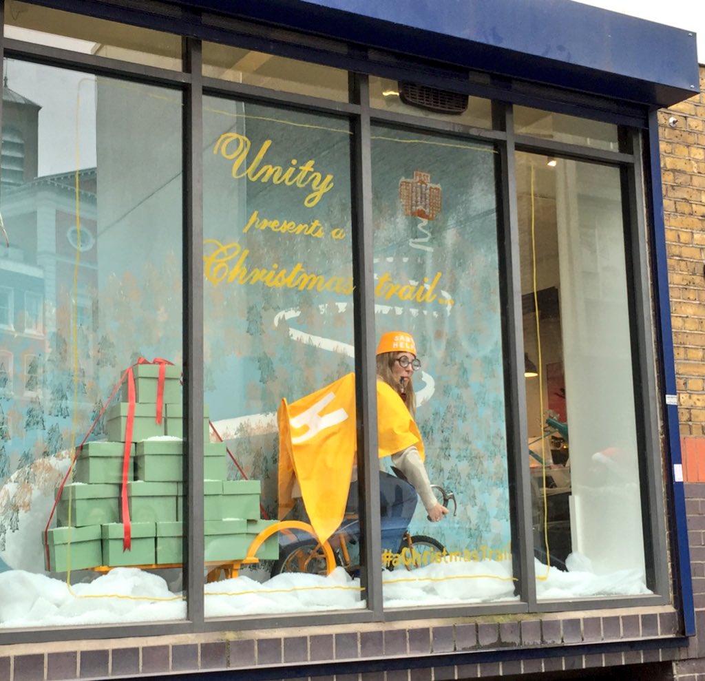#FestiveFriday starts w/ unveiling of <a href="/hello_unity/">Unity</a>'s #aChristmasTrail walk-in Xmas card #EC1neighbours