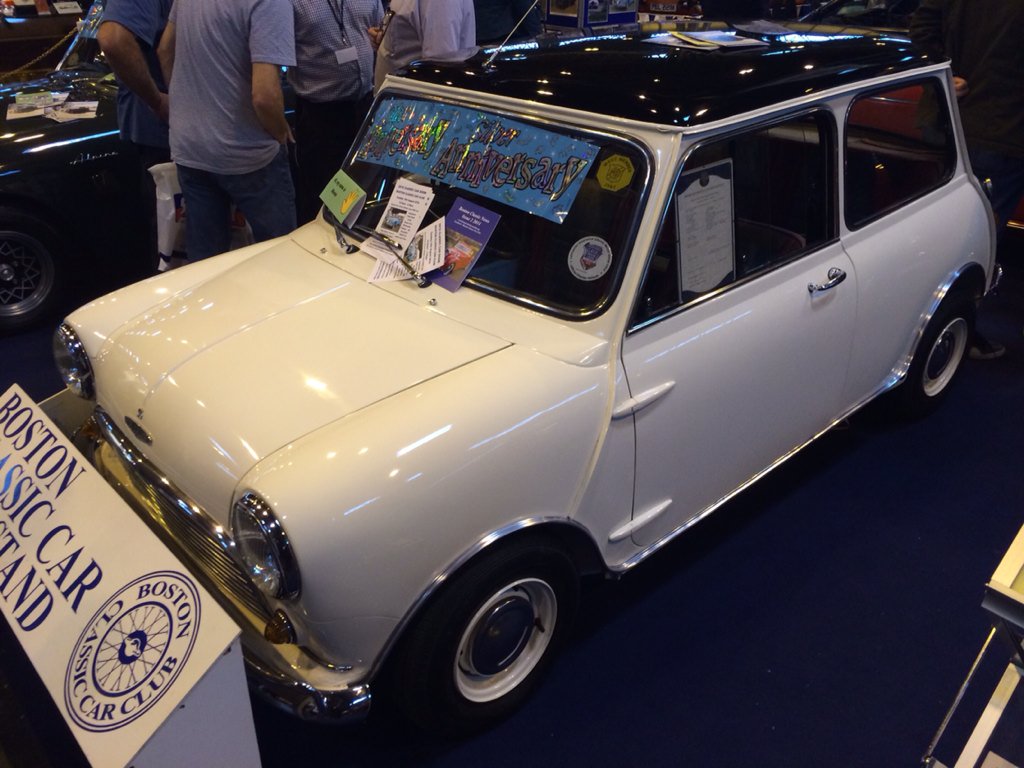 KerbsideAutoRep's tweet image. "@jatman0007: @lookatmymini https://t.co/FFWv7IUN0b" my mates 1275S at the @ClassicMotorNEC