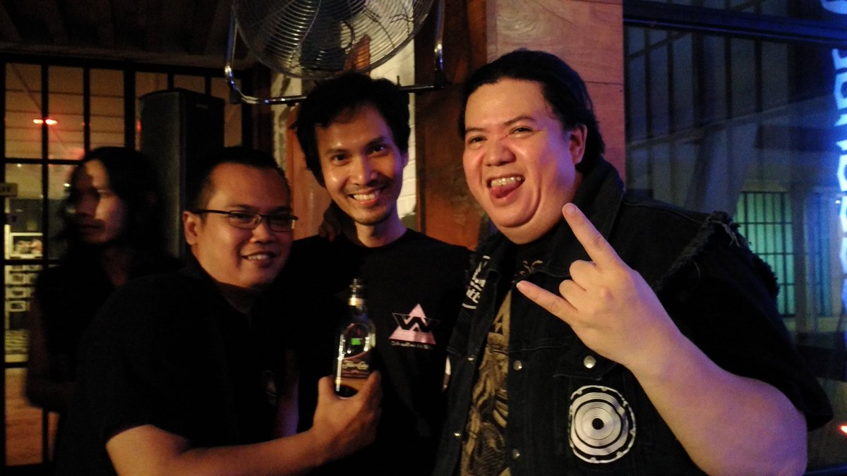 Kapan lagi bisa ngobrol bareng <a href="/koiltv/">KOIL BAND</a> di tengah konser #koilshow