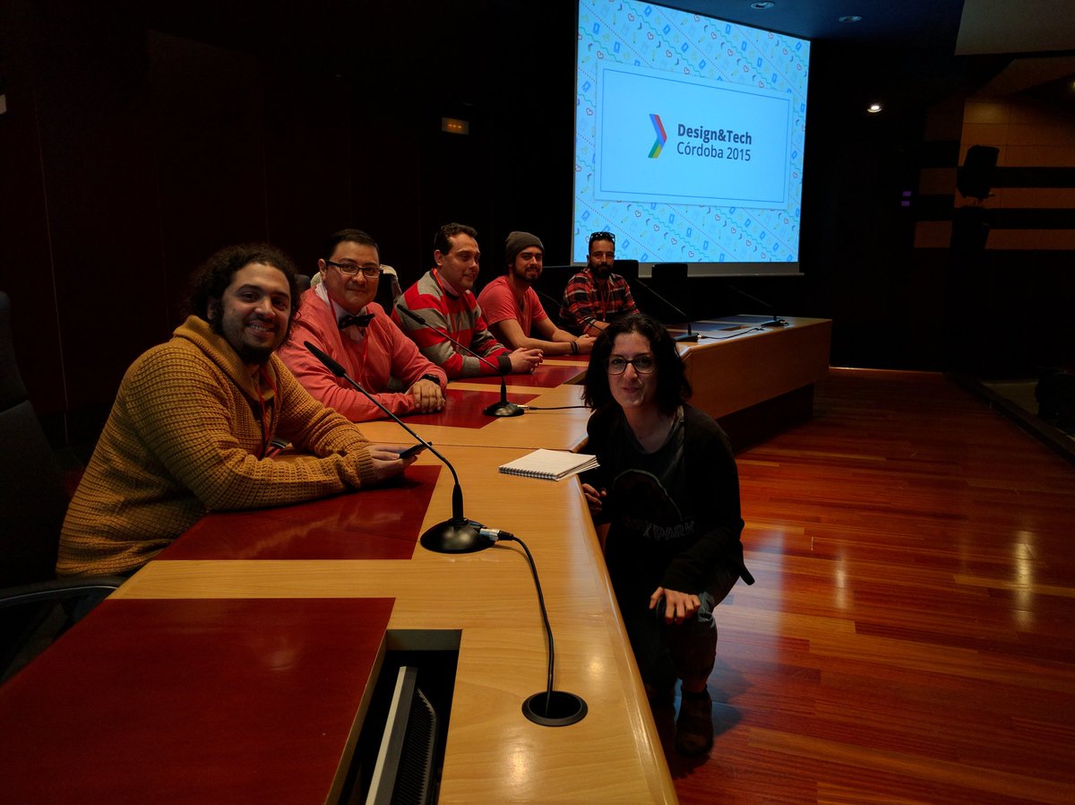 GDGCordobaESP's tweet photo. Empieza la mesa redonda! #DesignTechCordoba https://t.co/tXkQPWyhR6