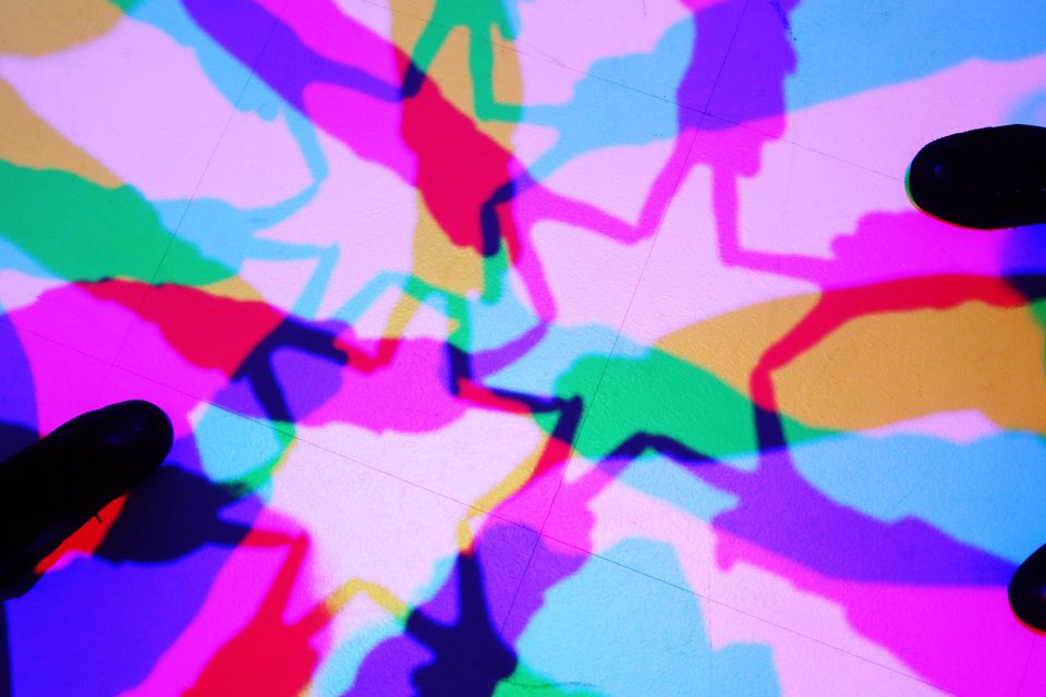 #디뮤지엄 at 한남동
⭐️
나 그리고 우리
함께이기에 더 다채로워지는 이야기

디뮤지엄 개관 특별전

Dennis Parren, "Don't look into the light", 2013