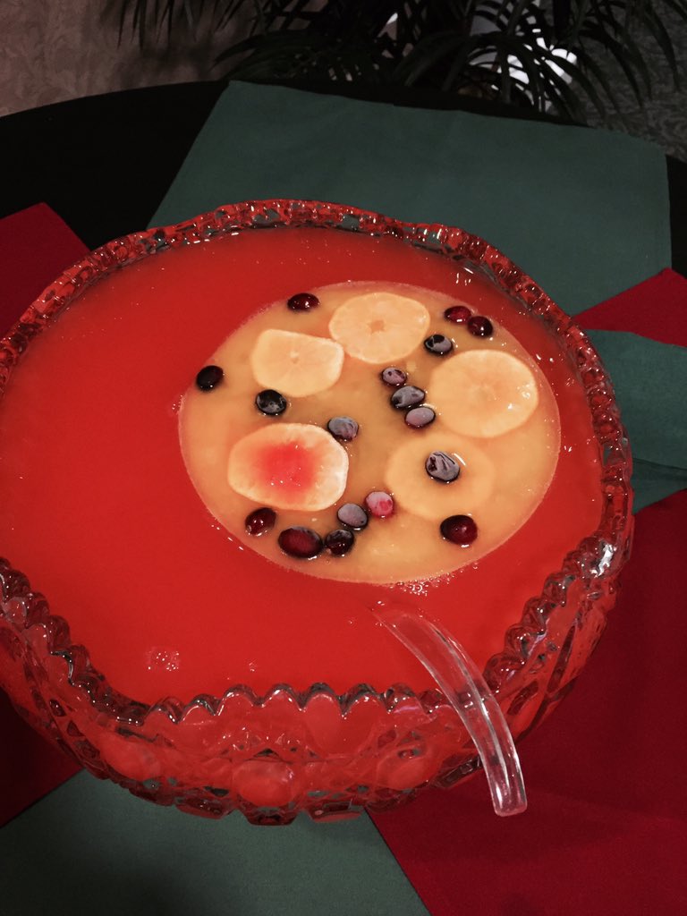SlaneMelinda's tweet photo. Terrace Christmas Dinner Orange Cranberry Punch @bethebenchmark https://t.co/ycrvhMa2MY