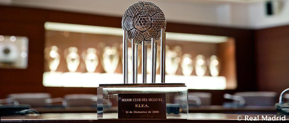 RealGomezRM's tweet photo. El mejor club del mundo es el único equipo que tiene este trofeo en sus vitrinas. #genius https://t.co/os4GKocGJS