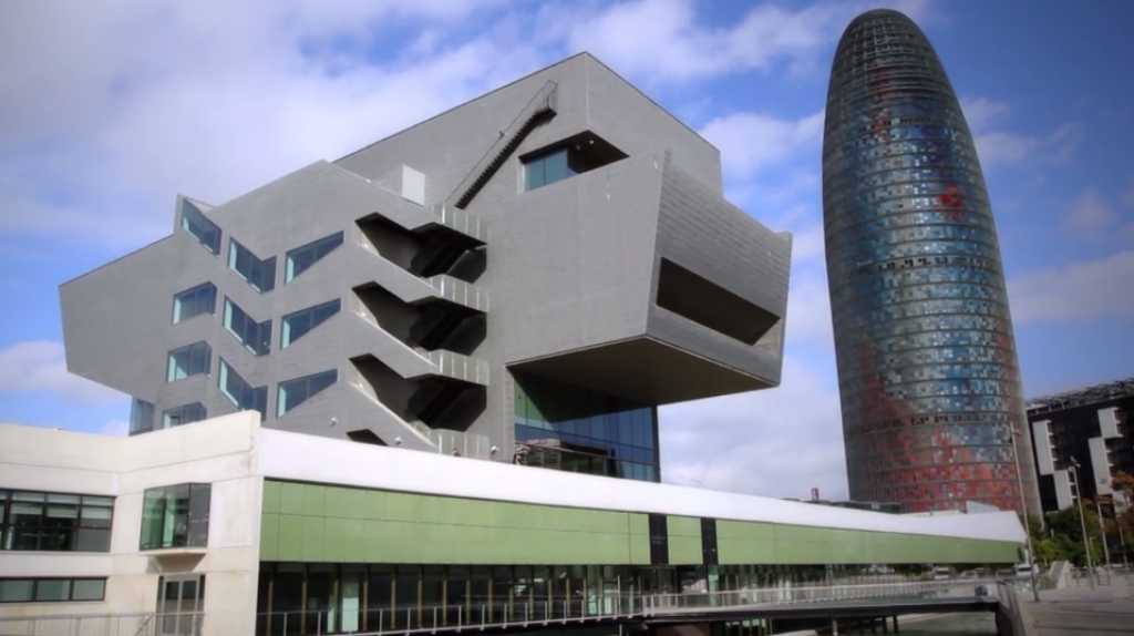 bcncultura's tweet photo. El @museudeldisseny celebra el seu 1r aniversari amb una jornada de portes obertes el 13/12 https://t.co/hcaL8tLXHD https://t.co/bXq3lW0g7i
