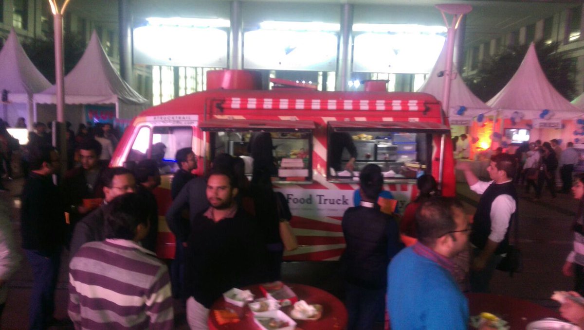 TheLalitFTC's tweet photo. We are overwhelmed to see such amazing response at #GrubWeekend @TheGrubFest @dlf_cyberhub #TruckTrail https://t.co/HLdVja98n6