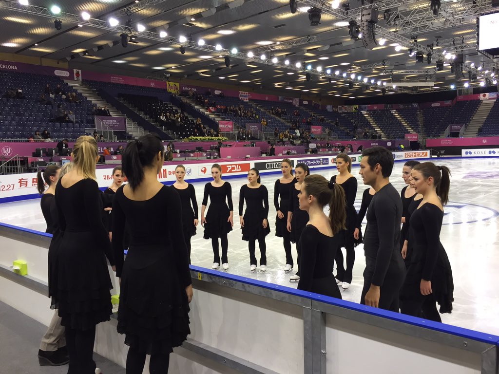 SkateCanada's tweet photo. Première séance d’entraînement de @NexxiceSR à la #FGPBarcelone! L’équipe patinera sur la musique Bohemian Rhapsody! https://t.co/JZBTVcJGRB