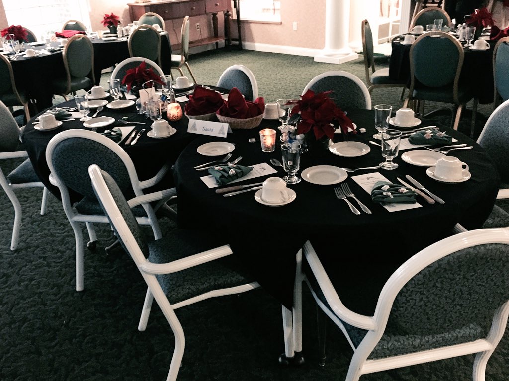 SlaneMelinda's tweet photo. Terrace Christmas Dinner @bethebenchmark https://t.co/oMxlmj9GET