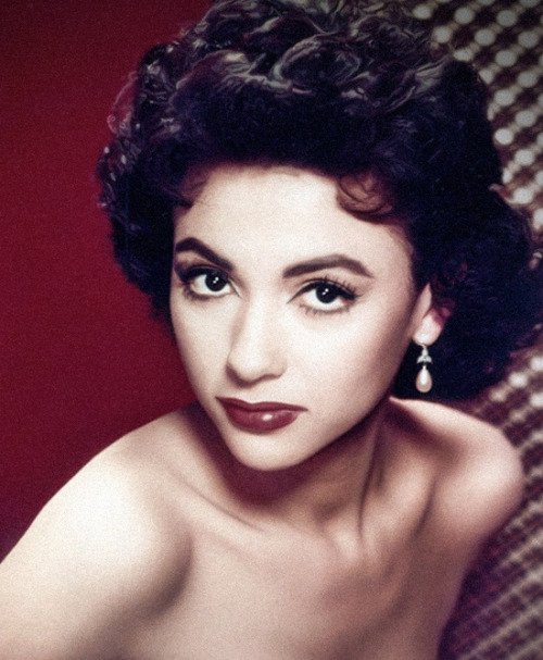 Happy birthday Rita Moreno! (December 11, 1931) 