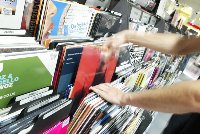 hd360app's tweet photo. Great article from @bpi_music #wortharead #digitalvphysical
https://t.co/pXrCWQJ4hY https://t.co/ce7lItvfhA