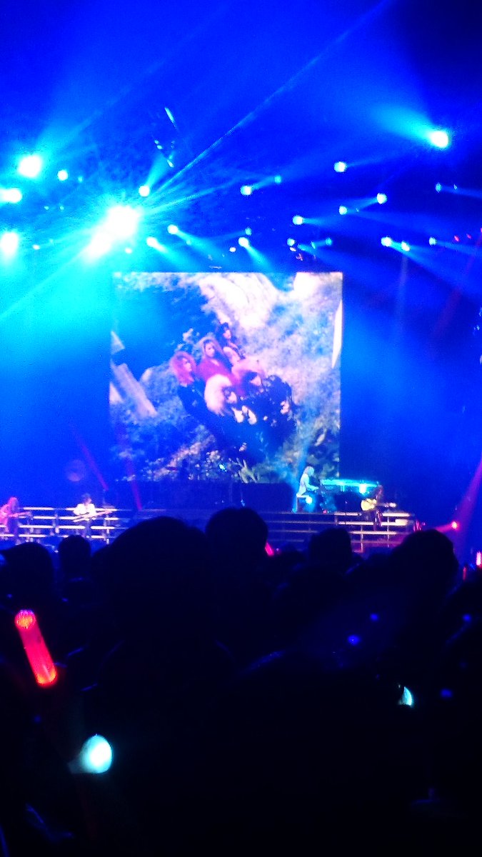 XHIROSHIMAyushi's tweet photo. 【速報！】
XJAPAN広島グリーンアリーナにて
ついに！！ついに！！
MCでYOSHIKIさんとTOSHIさんから
X-HIROSHIMAの話題が出た！！！！
心臓が飛び出た！！！
あぁぁぁ
我が生涯に一片の悔い無し！！！ https://t.co/getmnxLZ7U