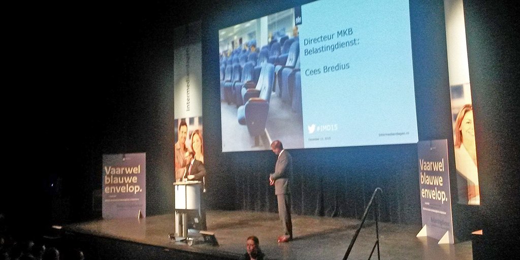 BDvoorFD's tweet photo. In de Reehorst in Ede luisteren circa 800 fiscaal dienstverleners naar de opening van de Intermediardag. #imd15 https://t.co/SrcslPipLn
