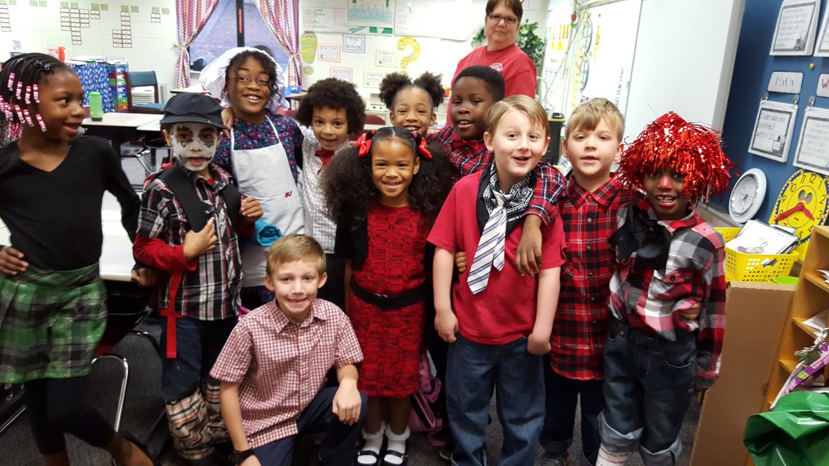 SmathewsSLP's tweet photo. The excitement is building! #1stgradesupetstars. #ragdollchristmas https://t.co/U7kW6h57JW