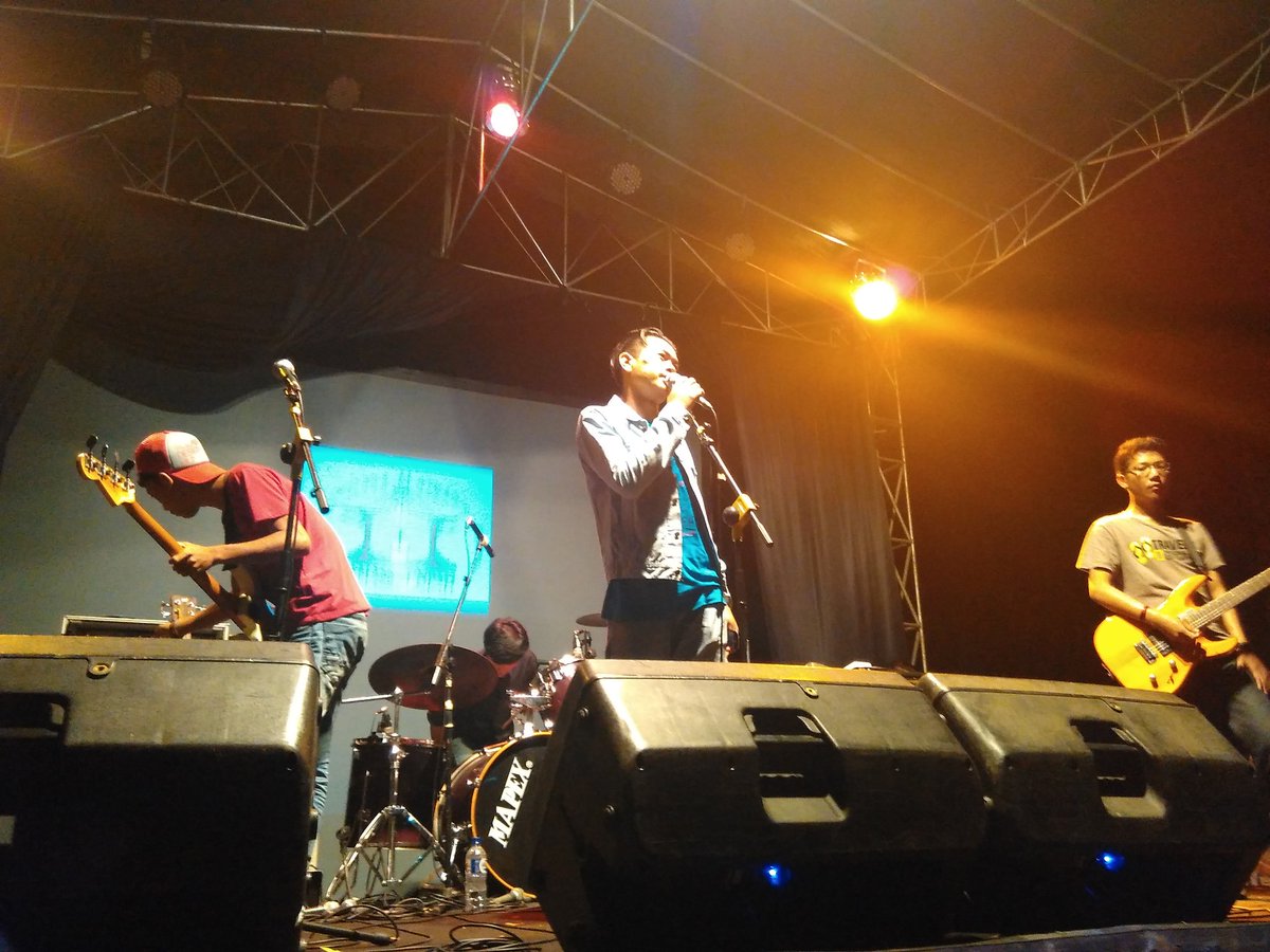 The Four Victory membawakan lagu Bongkar (Iwan Fals) @ Grand Final Miss IKOPIN 2015 <a href="/SS12JULI/">Sanggar Seni 12 Juli</a> #MissIKOPIN2015