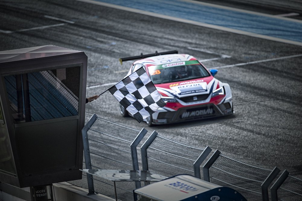 MediageCom's tweet photo. Mediagé y @monlaucompeti estamos de celebración: ¡hemos ganado la PR &amp; Social Media League 2015 de @seatsport! https://t.co/94IOas2lIf