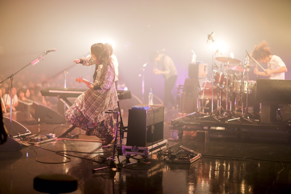 きのこ帝国 きのこ帝国 くるり 怪獣と猫のツーマンツアー Zepp Divercity Tokyo Ec クロノスタシス ありふれた言葉 T Co Drpy17ziin