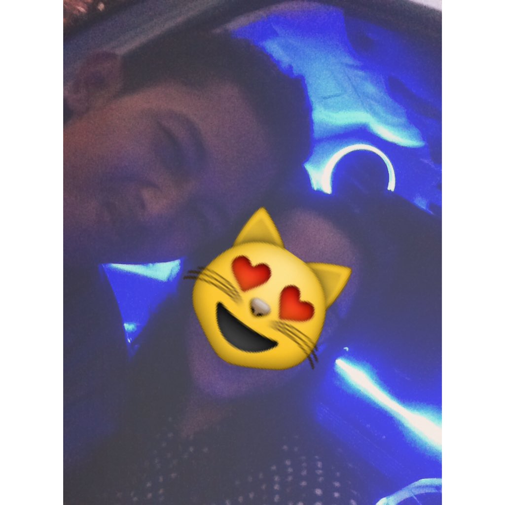 Romantis itu gak mesti sama pacar bro, sama adk yg kocak udah cukup😊😊😊