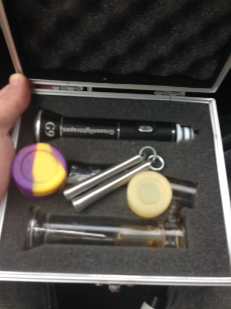 Ricochet2909's tweet photo. Days like this I'm so thankful to have my G9 H-enail and my JB dabs home tools #greenlightvapes #jbdabs #710life https://t.co/V9dxOxwzV2