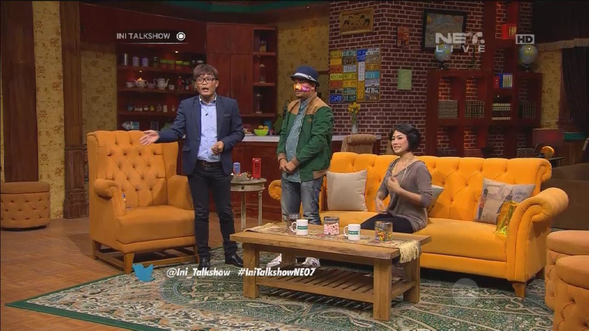 Duosolpet's tweet photo. Tim kreatif @Ini_Talkshow emang luar biasa ๐ @indrabektiasli dikrjain habis2 an ๐๐ @newsuleprikitiw #IniTalkshowNeo7 https://t.co/HhAsTZiwCQ