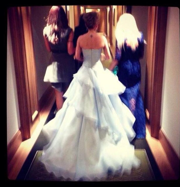 spicegirlslatam's tweet photo. 3 years ago today! #VIvaForever #DoYouStillRemember @EmmaBunton @OfficialMelB @MelanieCmusic @GeriHalliwell ❤️✌️🇬🇧 https://t.co/TRt3MUvalm