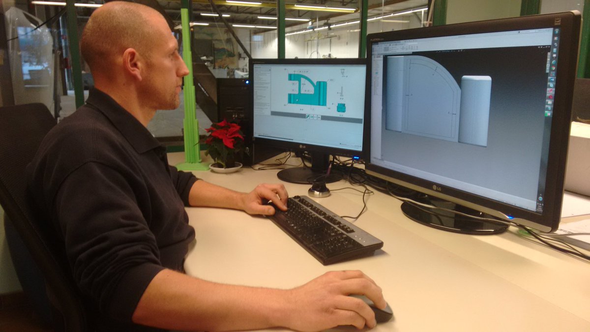 AlexanderCroes's tweet photo. Patrick legt zijn examen af! #CADwizard #SOLIDWORKS @Indupol_Int_NV https://t.co/MQluCAM87d