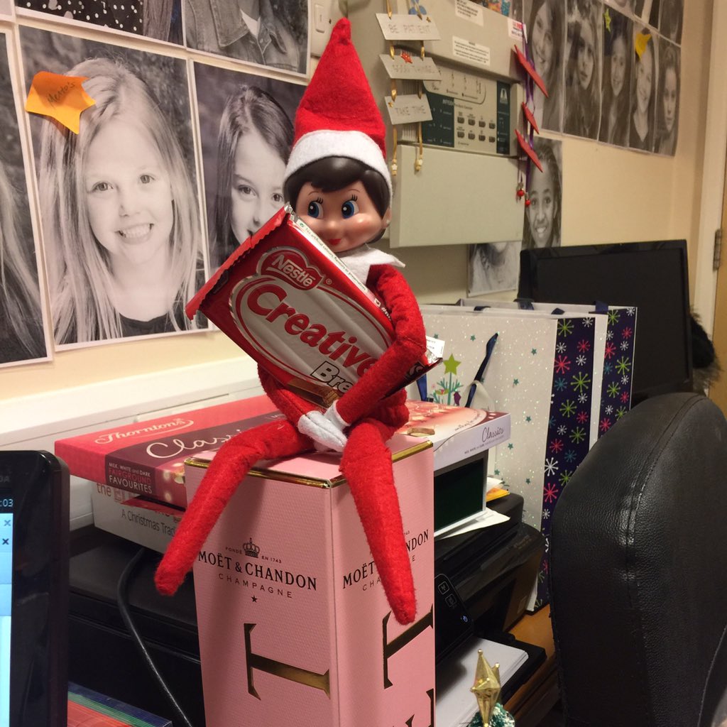 CreativeKidzUK's tweet photo. Elf has that Friday feeling! #elfonashelf #elfonthemoet #creativeelf #elfingaround #agency #actorslife #elflife https://t.co/nubSqlbdes