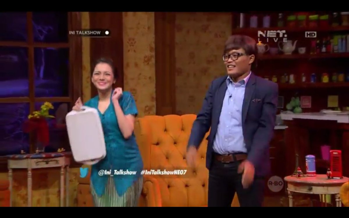 Aaja142Dewi's tweet photo. Yiuuhhh mami @nunung63 kurang gede tu ember nya ๐๐๐ @mayaseptha @newsuleprikitiw @Ini_Talkshow #IniTalkshowNeo7 https://t.co/r3ZhYrseF7