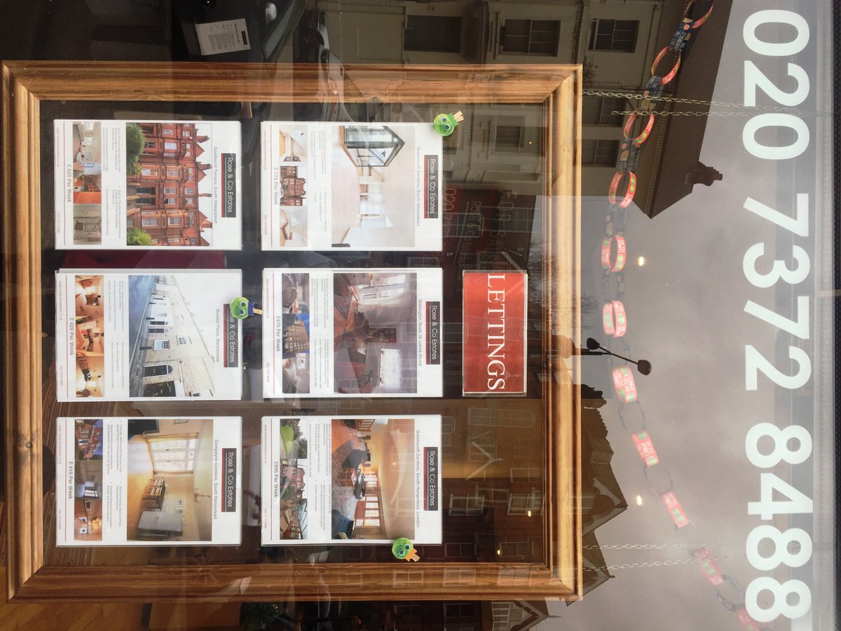 RoseEstates's tweet image. Getting into the spirit of Christmas in the office! Come down to see our decorations - chocolate may be provided...