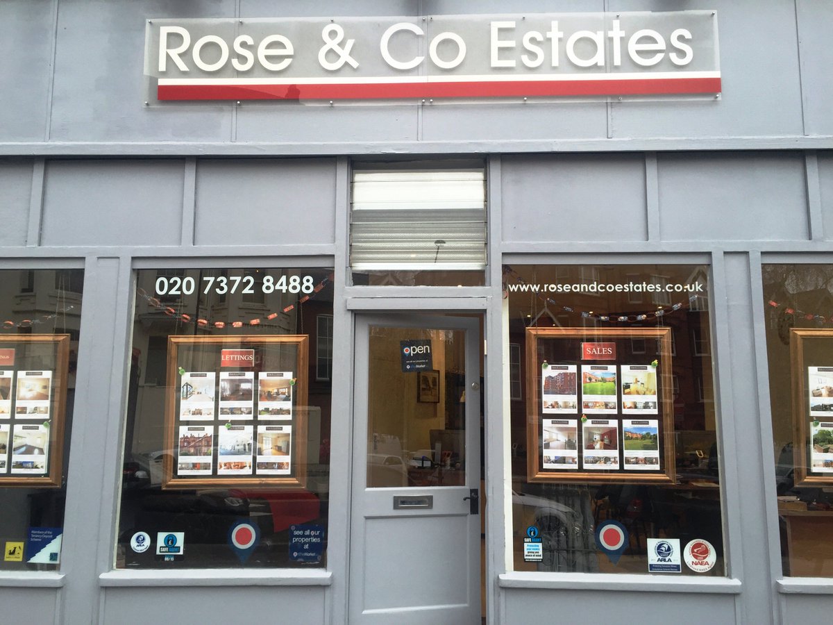 RoseEstates's tweet image. Getting into the spirit of Christmas in the office! Come down to see our decorations - chocolate may be provided...