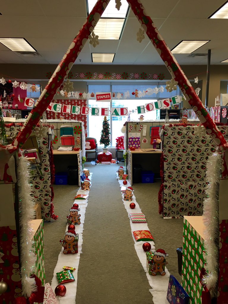 Staples_Jobs's tweet photo. Getting creative with the @StaplesCanada #officedecoratingcontest! #worklife https://t.co/FjwRYlrMfP