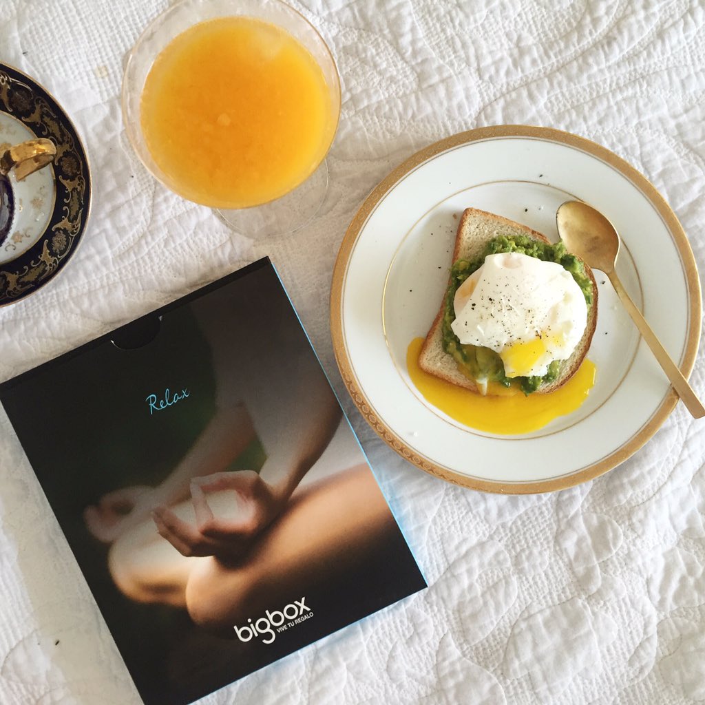 ladanicastror's tweet photo. Desayuno de campeones y mi regalo de #Bigbox @Bigboxcl un día completo de relax! #BuenViernes Palta y huevo mollet! https://t.co/i5zfr6tbji