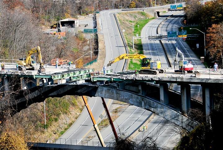PittsburghPG's tweet image. TRAFFIC: Parkway East closes tonight for weekend bridge work bit.ly/1HYvhNj