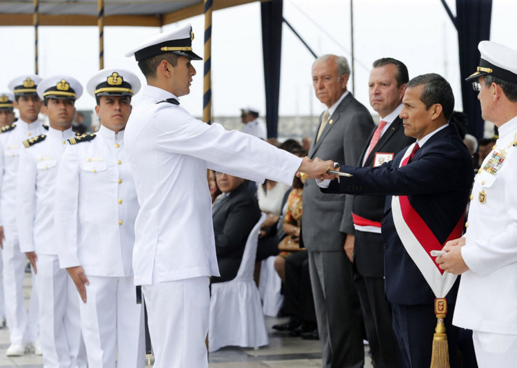 noticias_tvperu's tweet photo. Humala destaca compras y construcciones de naves que modernizan a la Marina  https://t.co/aF6vvcLdbg https://t.co/rNaUNHxdLF