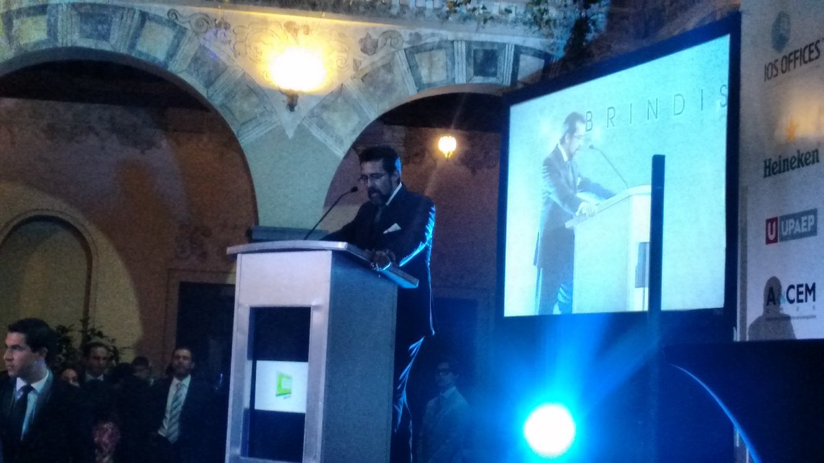 HectorRodrigoMx's tweet photo. Gran Brindis Navideño del @CCEPuebla. Un eventazo que muestra a un sector empresarial unido en #Puebla. https://t.co/2AuGoZzxOH