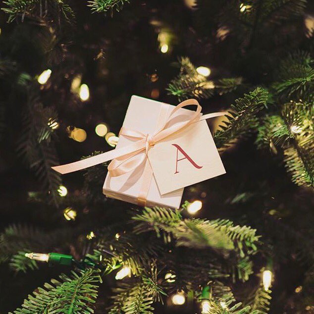 yulingdesigns's tweet photo. Show your love for small businesses by getting something extra special at @atheriajewelry! #shopsmall #yulingdesigns https://t.co/wYqKVWjCuI