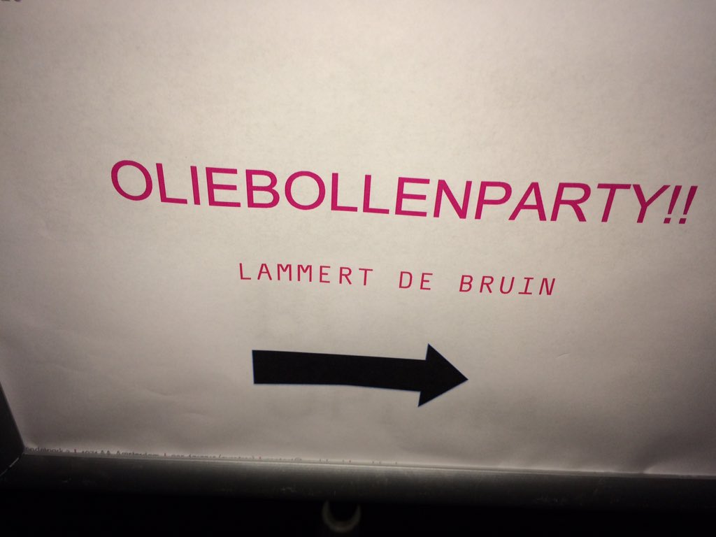 bartbos's tweet photo. Met @anitaei naar DE oliebollenparty https://t.co/TsV5c9XXZv