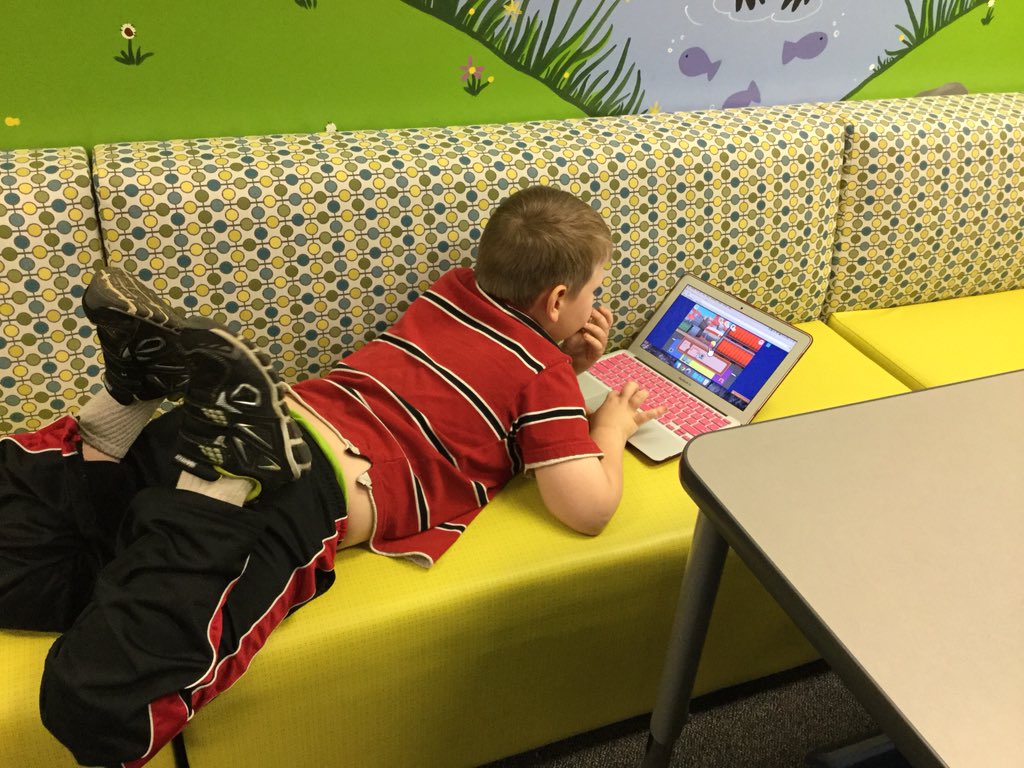 DWE_Library's tweet photo. Engaged Learners!!! #HourOfCode #DublinHOC #DWEtech https://t.co/T8CBggqrPL