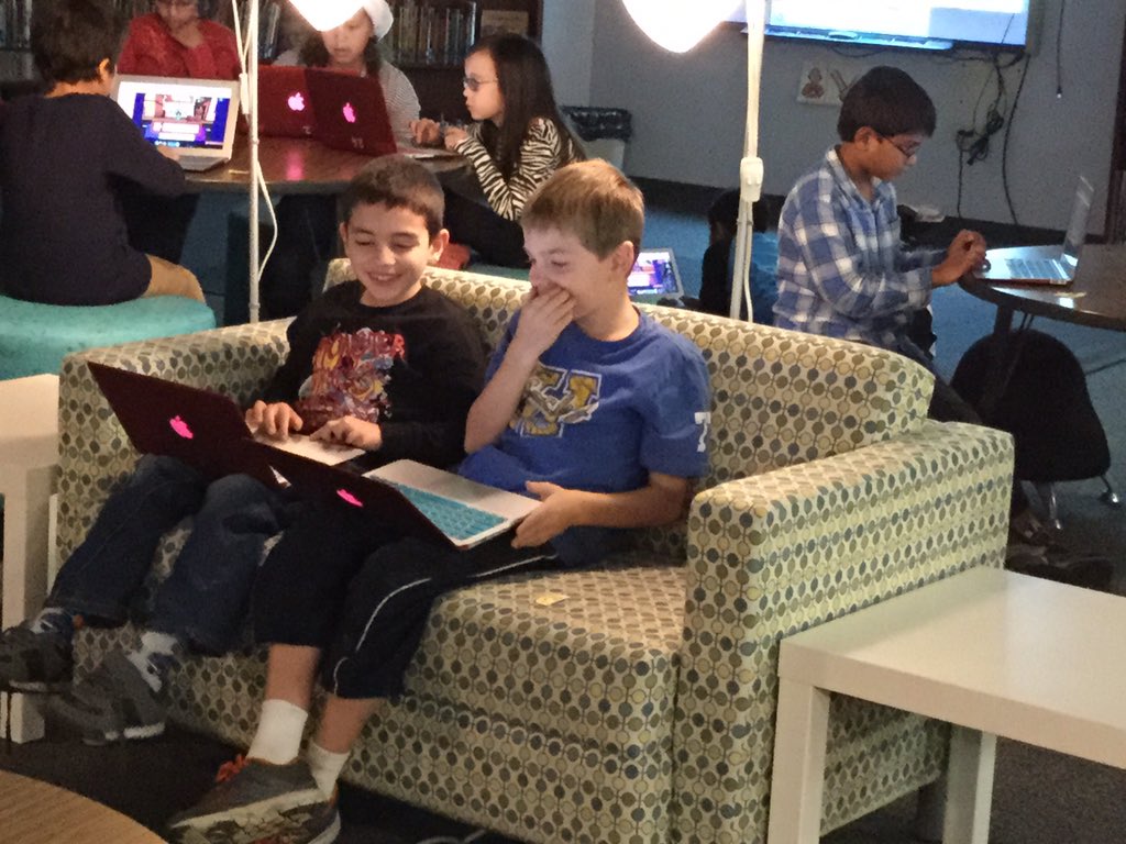 DWE_Library's tweet photo. Engaged Learners!!! #HourOfCode #DublinHOC #DWEtech https://t.co/T8CBggqrPL