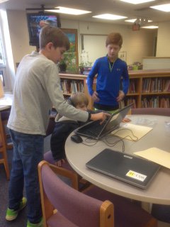 ChesterbrookES's tweet photo. Students in Ms. Gilbert's class code with help from #TechNinjas #ChipmunksCode #FCPScode #fcpshourofcode https://t.co/aXZZ6hyvUO