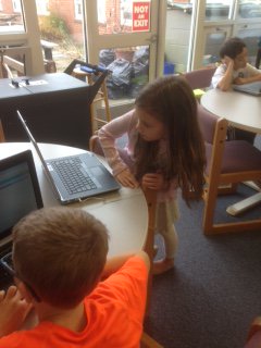 ChesterbrookES's tweet photo. Ms. Harmon's 3rd grade class participated in the Hour of Code today! #ChipmunksCode #FCPScode #fcpshourofcode https://t.co/1I3Nq52Dr7