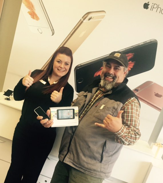 SWirelessNw's tweet photo. @SWirelessNw Redmond, OR making happy customers with awesome tablets!!! @Sprint_West @RickyKBaker #SWNWHappyCustomer https://t.co/bU1r8UusyW