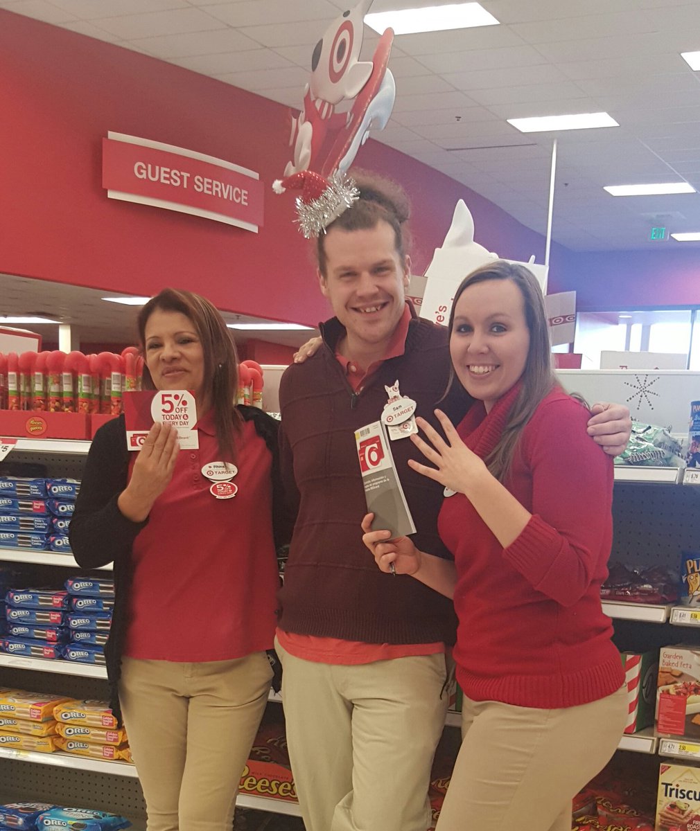 4 Redcards on a visit from @LydiaDiazTGT  and <a href="/keithlyons01/">Keith Lyons</a>! Love my front end team! <a href="/JonHall001/">Jon hall</a>