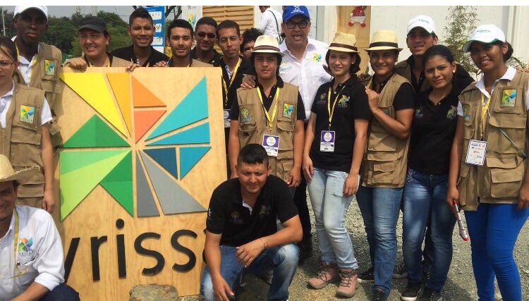 alfonsoprada's tweet photo. Este es el @VRISSATEAM del #SENA que diseñó y construyó la CASA DEL FUTURO #VRISSA en @SolarDLAC son #OrgulloSena https://t.co/EqPnc6tbQ5