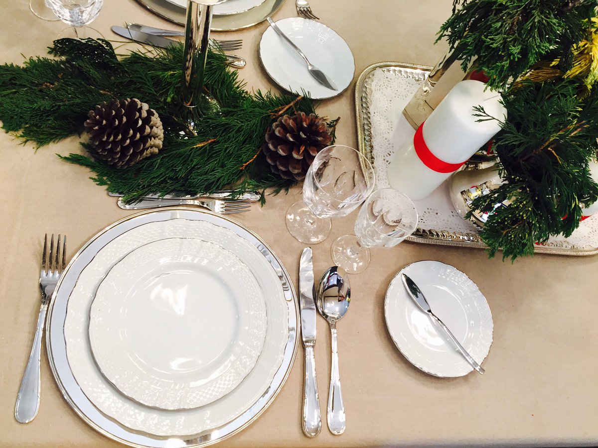 WrightBazar's tweet photo. ¡Que linda quedó nuestra mesa de Navidad!
#WrightTip: utilizá ramas de pino y piñas para decorar el centro de mesa! https://t.co/n4FIQ0UxyQ