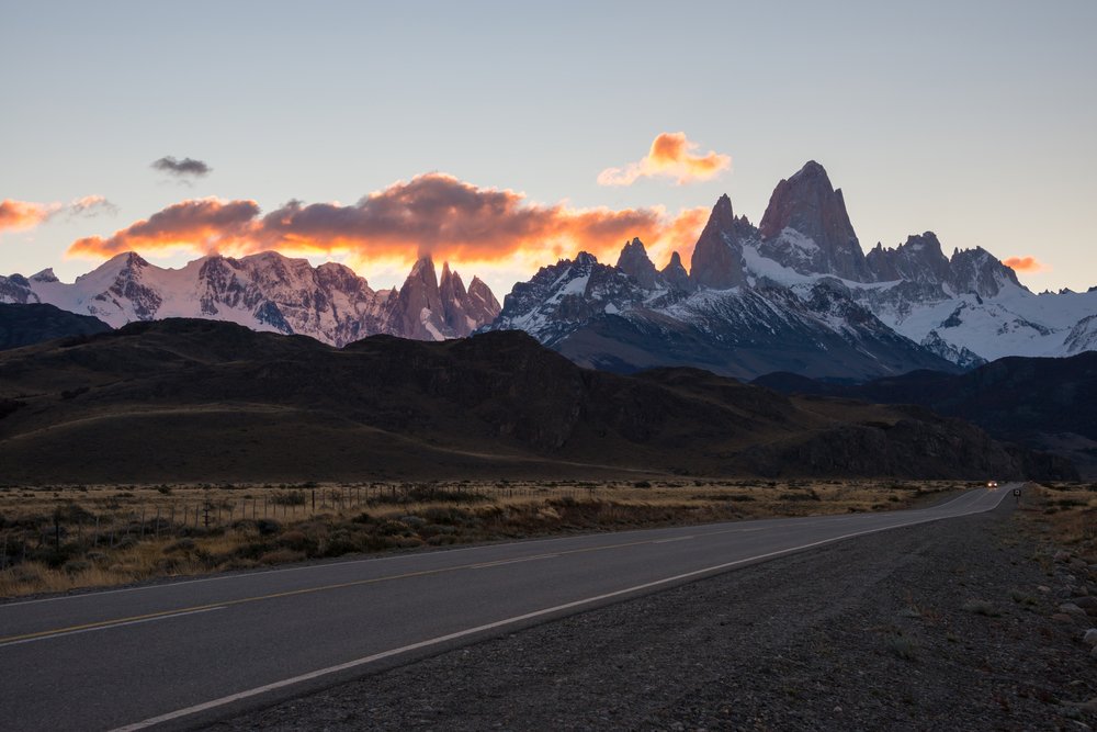 TurxArg's tweet photo. ¿Cómo se llama el #Cerro que se ve allí? Sí, #Fitzroy o #Chalten 
Hermosa #Argentina para #viajar https://t.co/QnOW49qmtH